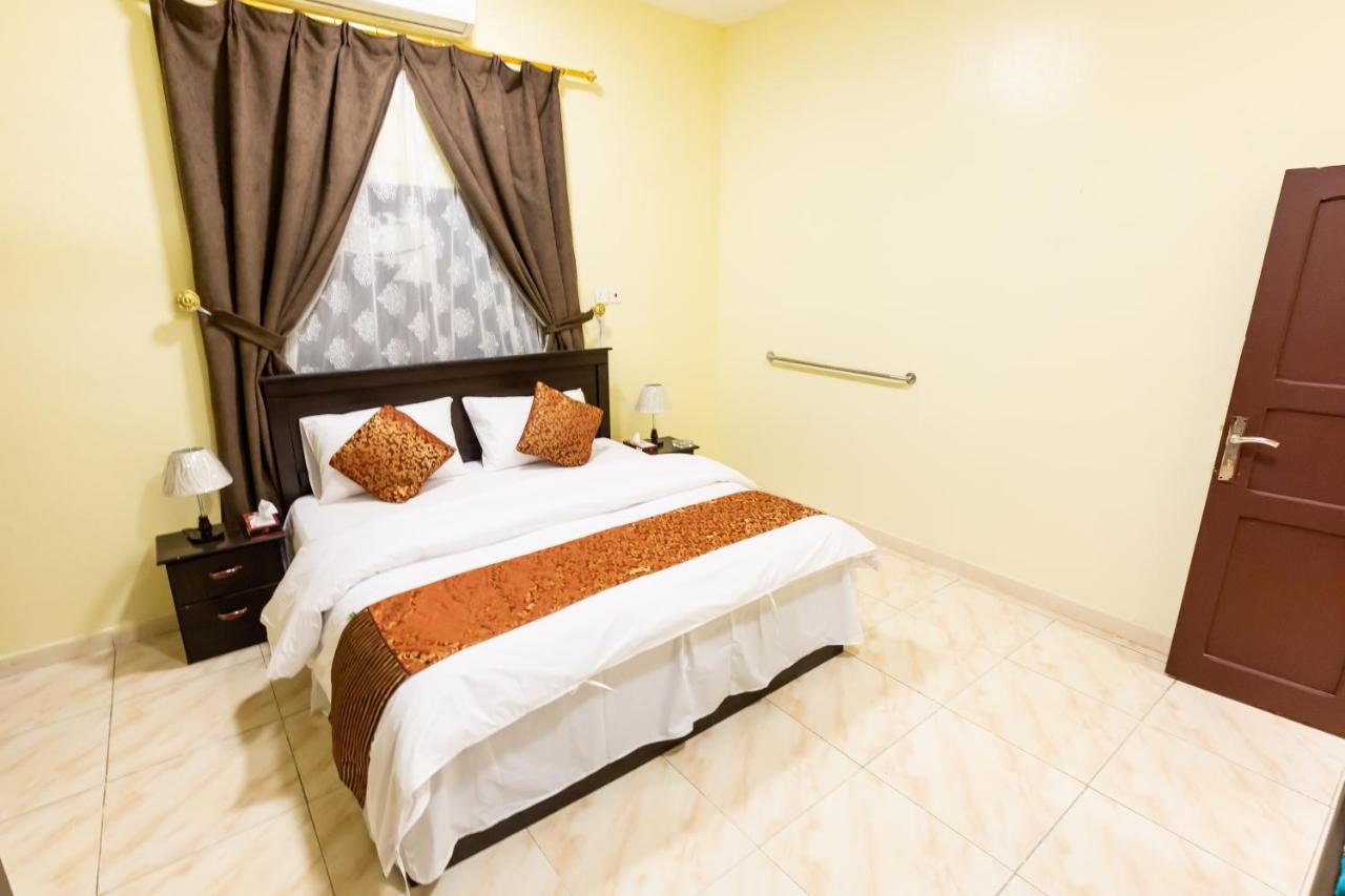 Al Eairy Furnished Apartments - Al Bahah 4 Екстериор снимка